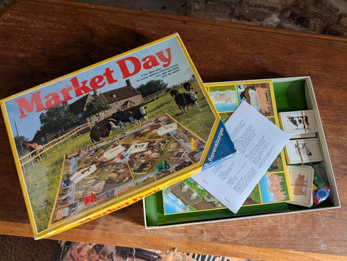 Market day board - day",